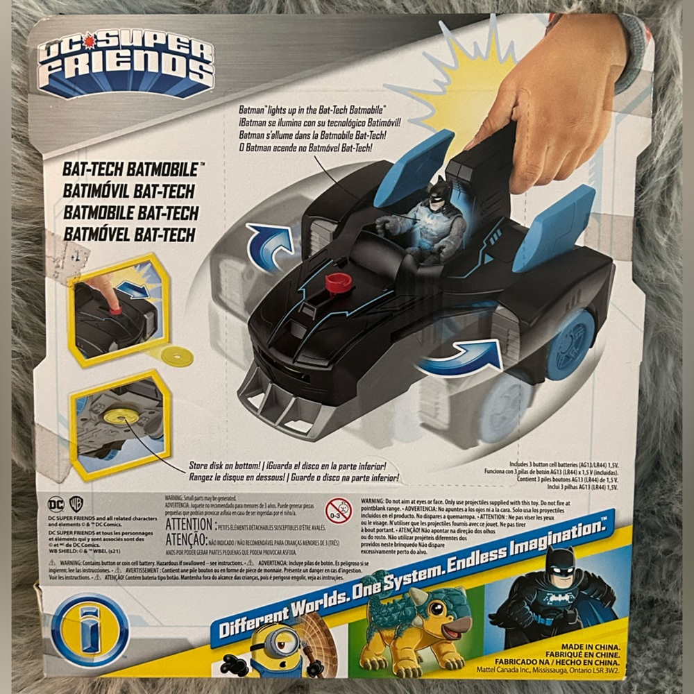 DC Super Friends Batmobile Bat-Tech - NEW in box! Lights up and launches discs - Picture 4 of 8